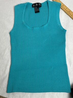 Sleeveless Sweater Lot size M Womens 4 Pull-overs Hot Pink, Red, Green sky Blue